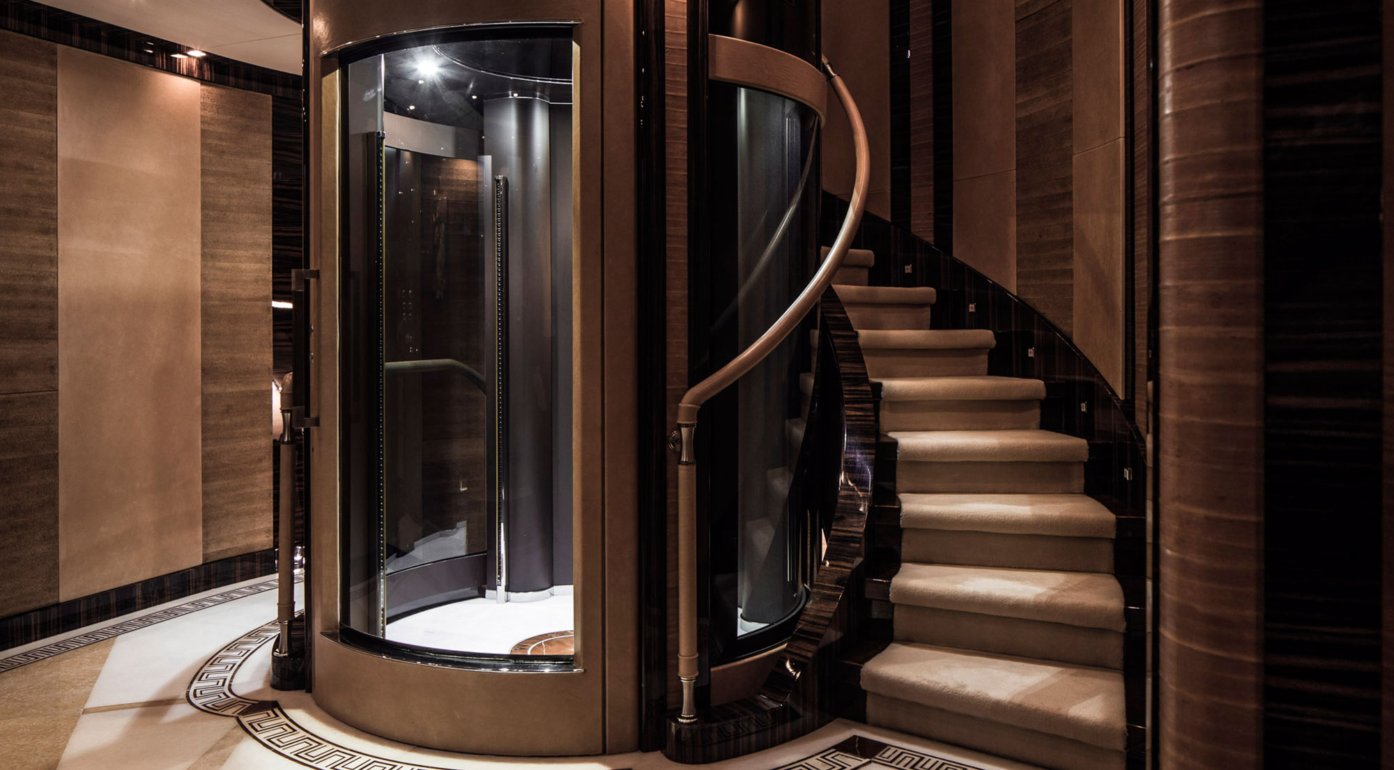 Yacht Meamina - elevator